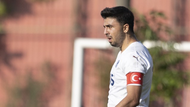 ozan-tufan-fenerbahce-08172021-b.jpg